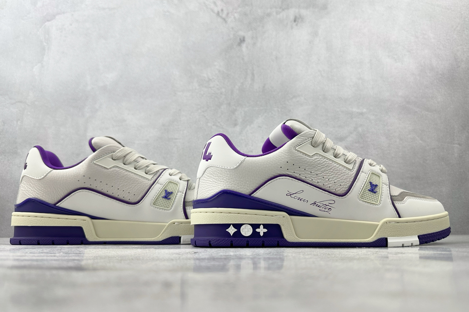 330 LOUIS VUITTON Trainer 紫白 1ACI13