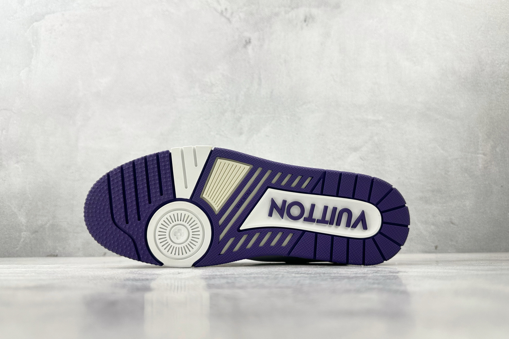 330 LOUIS VUITTON Trainer 紫白 1ACI13