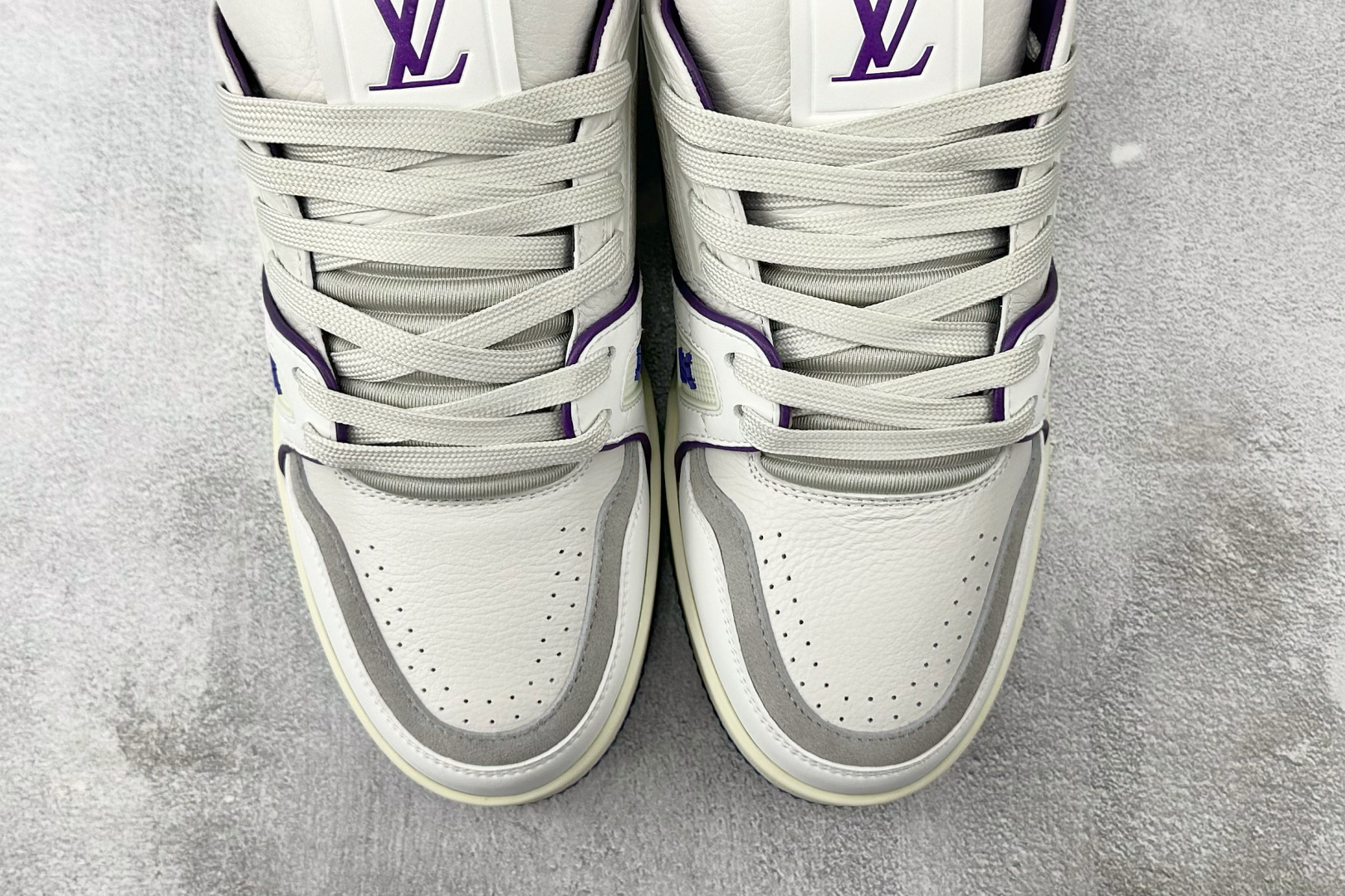 330 LOUIS VUITTON Trainer 紫白 1ACI13