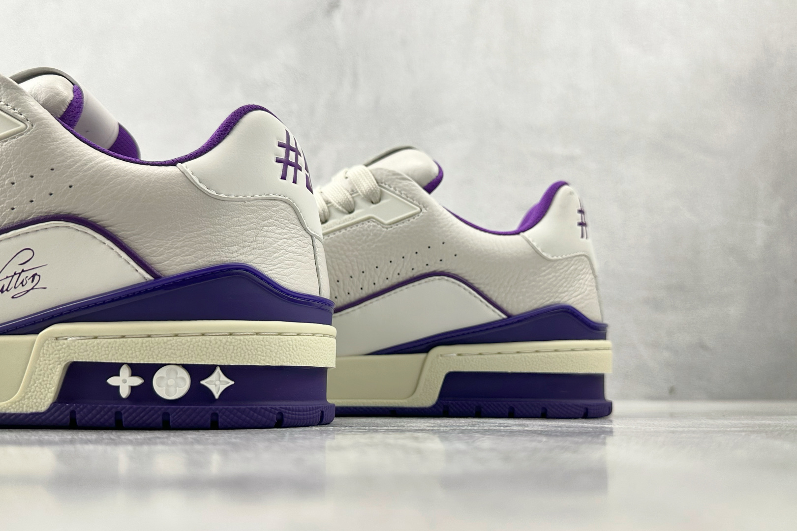 330 LOUIS VUITTON Trainer 紫白 1ACI13