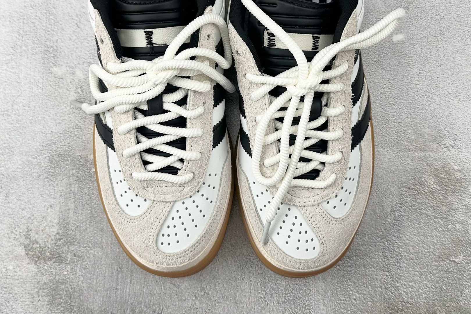 210 Bad Bunny x adidas originals GAZELLE INDOOR 白黑 IF9735