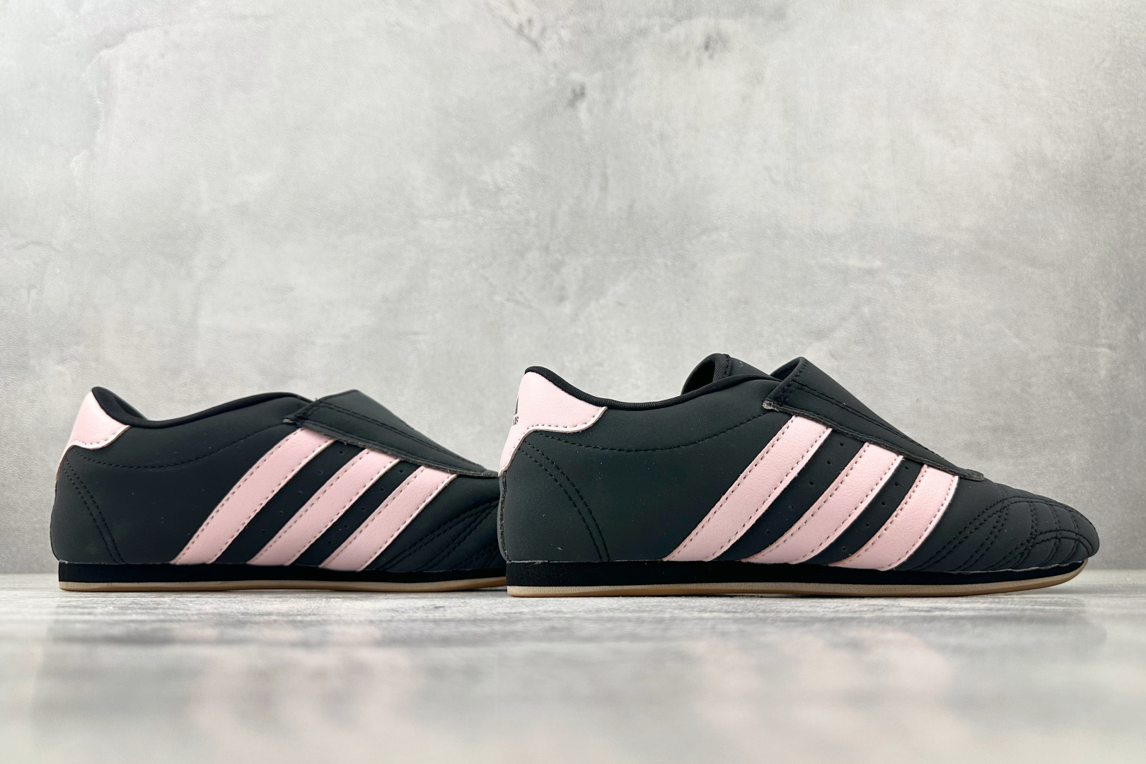 160 出口订单 adidas originals Taekwondo 黑粉 JR4960