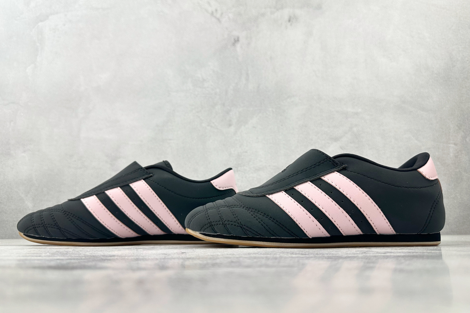 160 出口订单 adidas originals Taekwondo 黑粉 JR4960