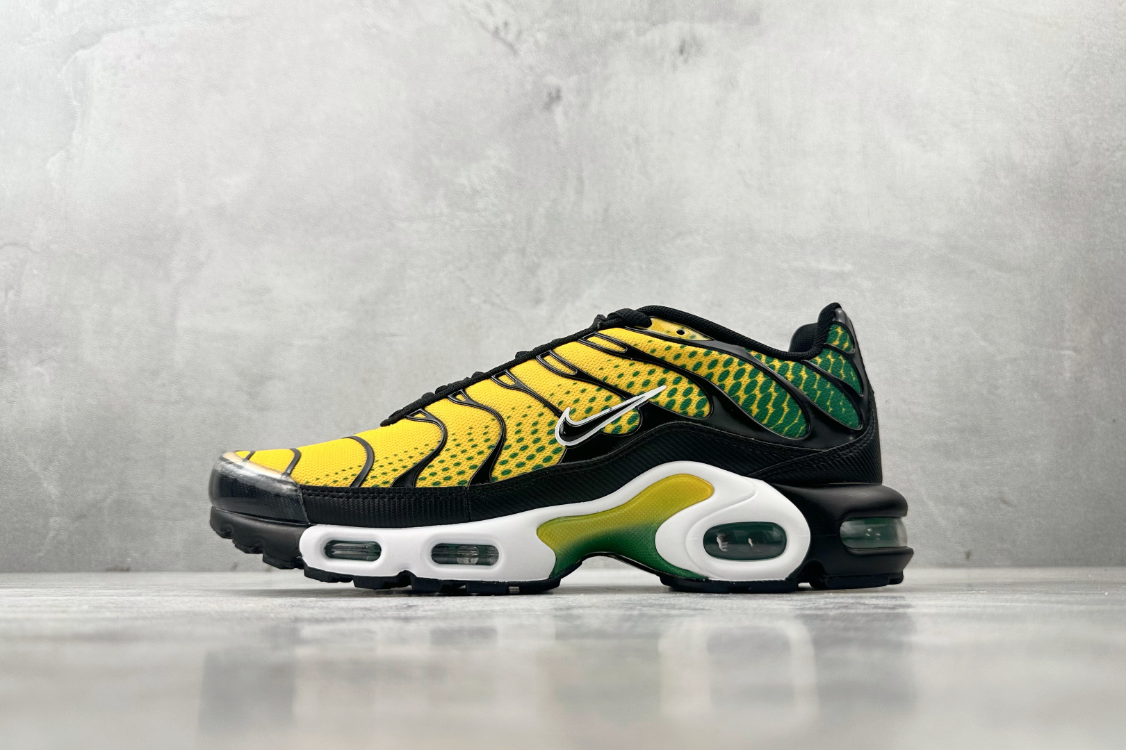 Max Nike Air Max Plus 黄黑色货号：IB7671-700尺码：36 36.5 37.