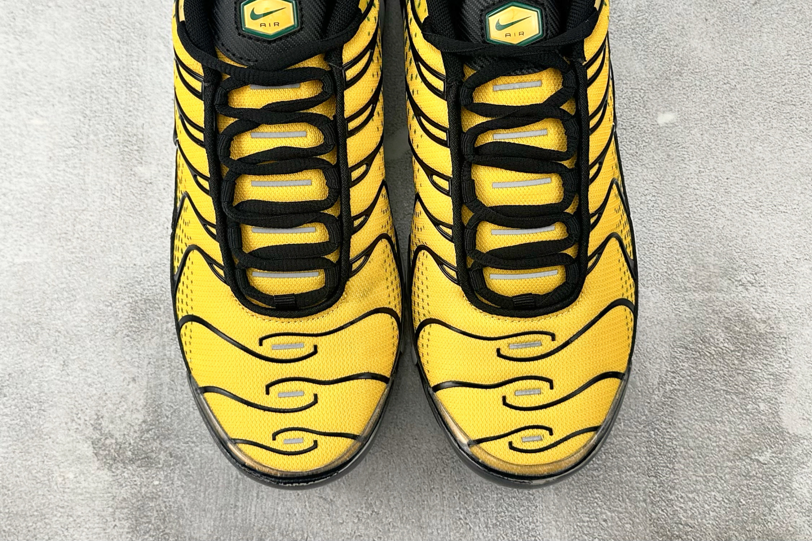 Max Nike Air Max Plus 黄黑色货号：IB7671-700尺码：36 36.5 37.