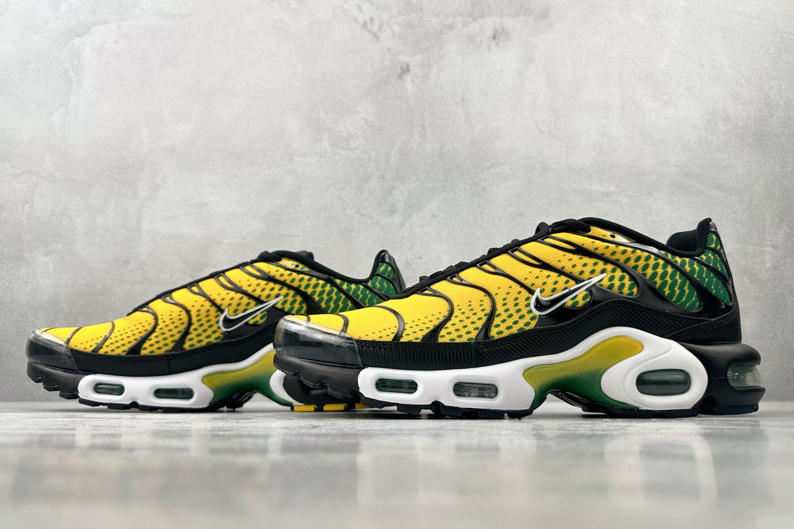 Max Nike Air Max Plus 黄黑色货号：IB7671-700尺码：36 36.5 37.