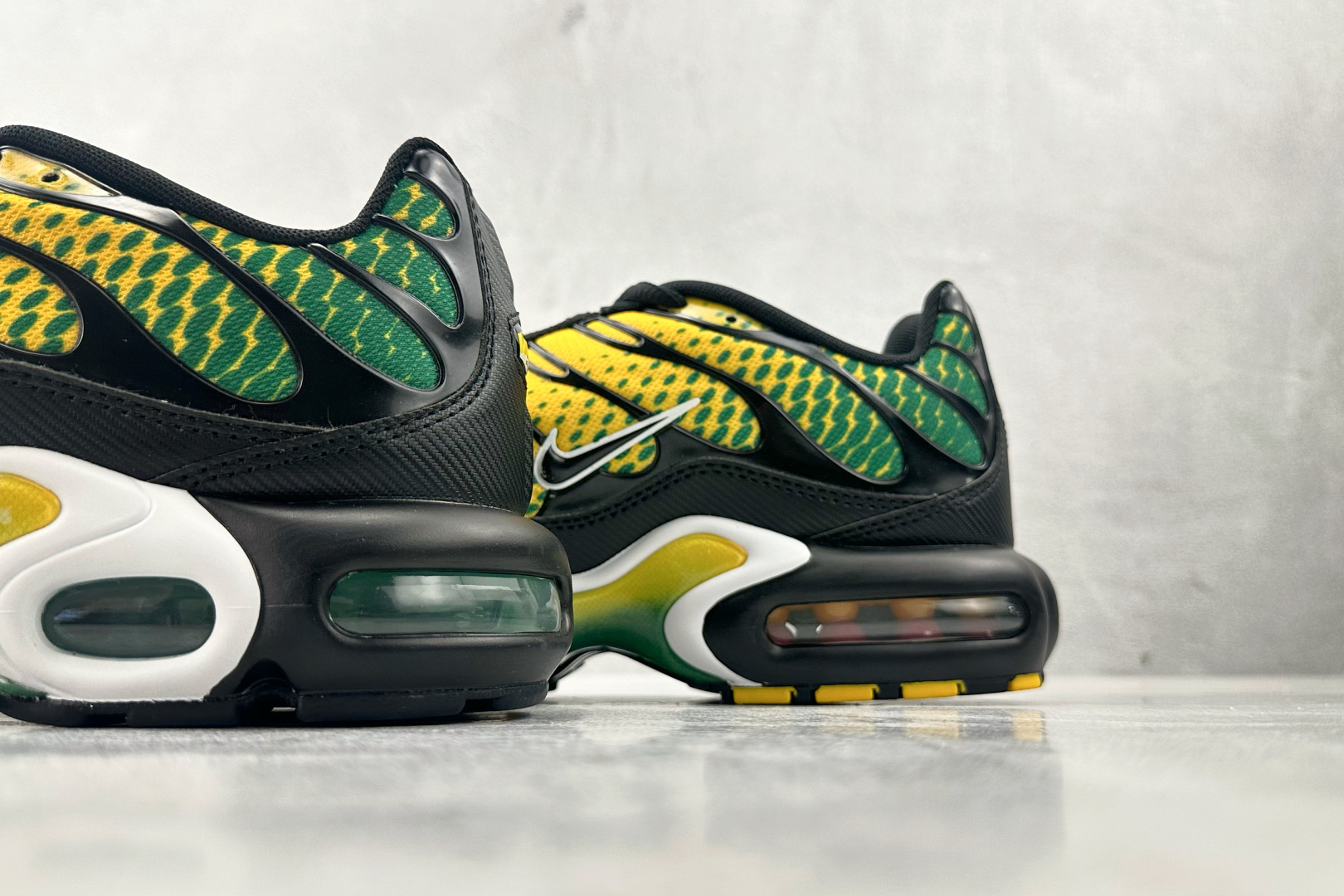 Max Nike Air Max Plus 黄黑色货号：IB7671-700尺码：36 36.5 37.
