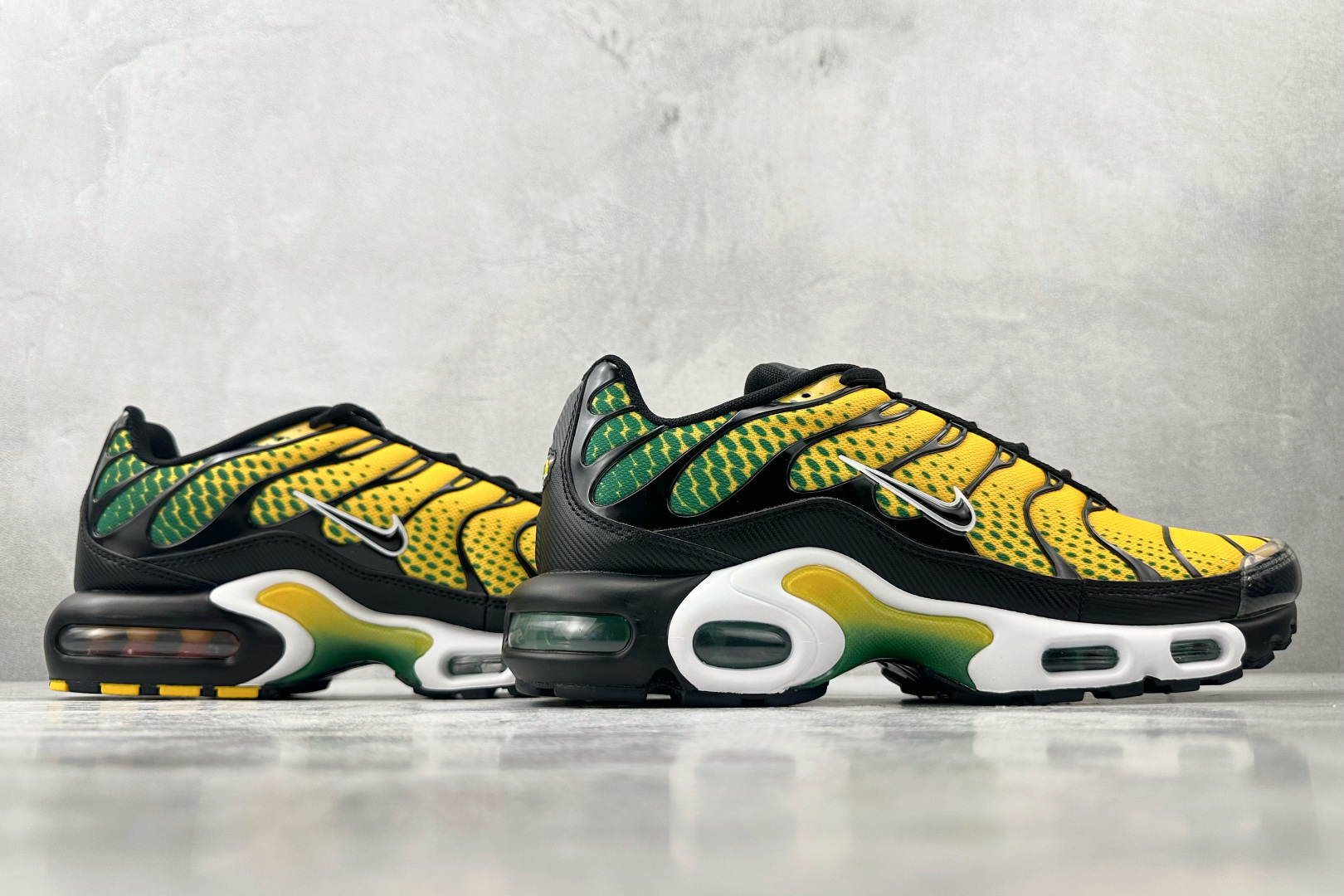 Max Nike Air Max Plus 黄黑色货号：IB7671-700尺码：36 36.5 37.