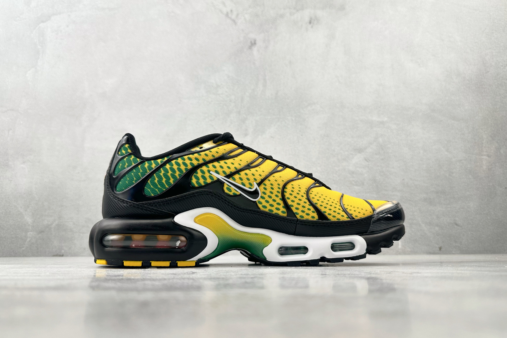 Max Nike Air Max Plus 黄黑色货号：IB7671-700尺码：36 36.5 37.