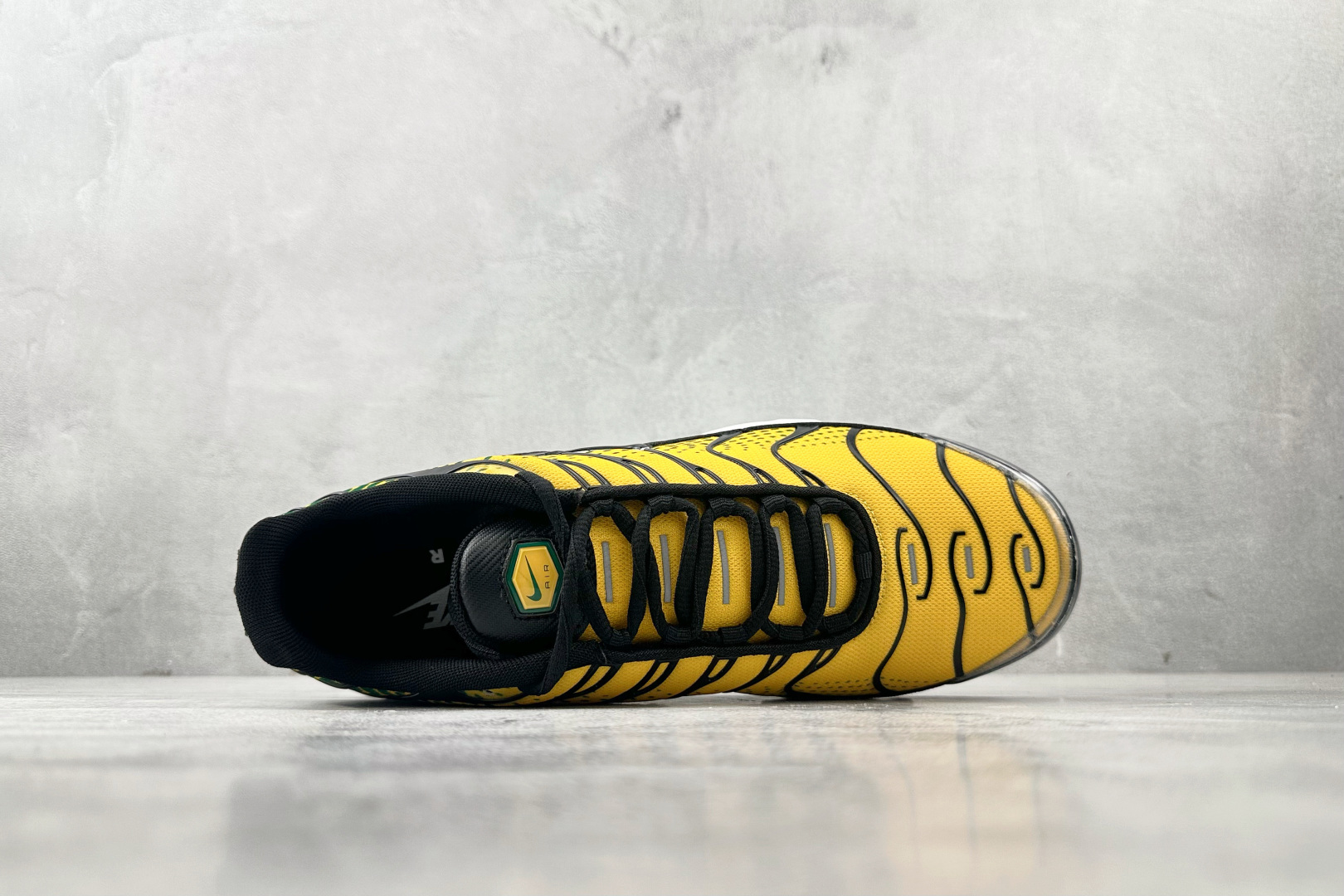 Max Nike Air Max Plus 黄黑色货号：IB7671-700尺码：36 36.5 37.