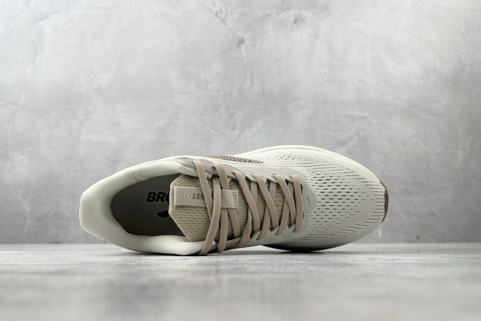 210 Brooks布鲁克斯 Gho 17 灰色 120431-092