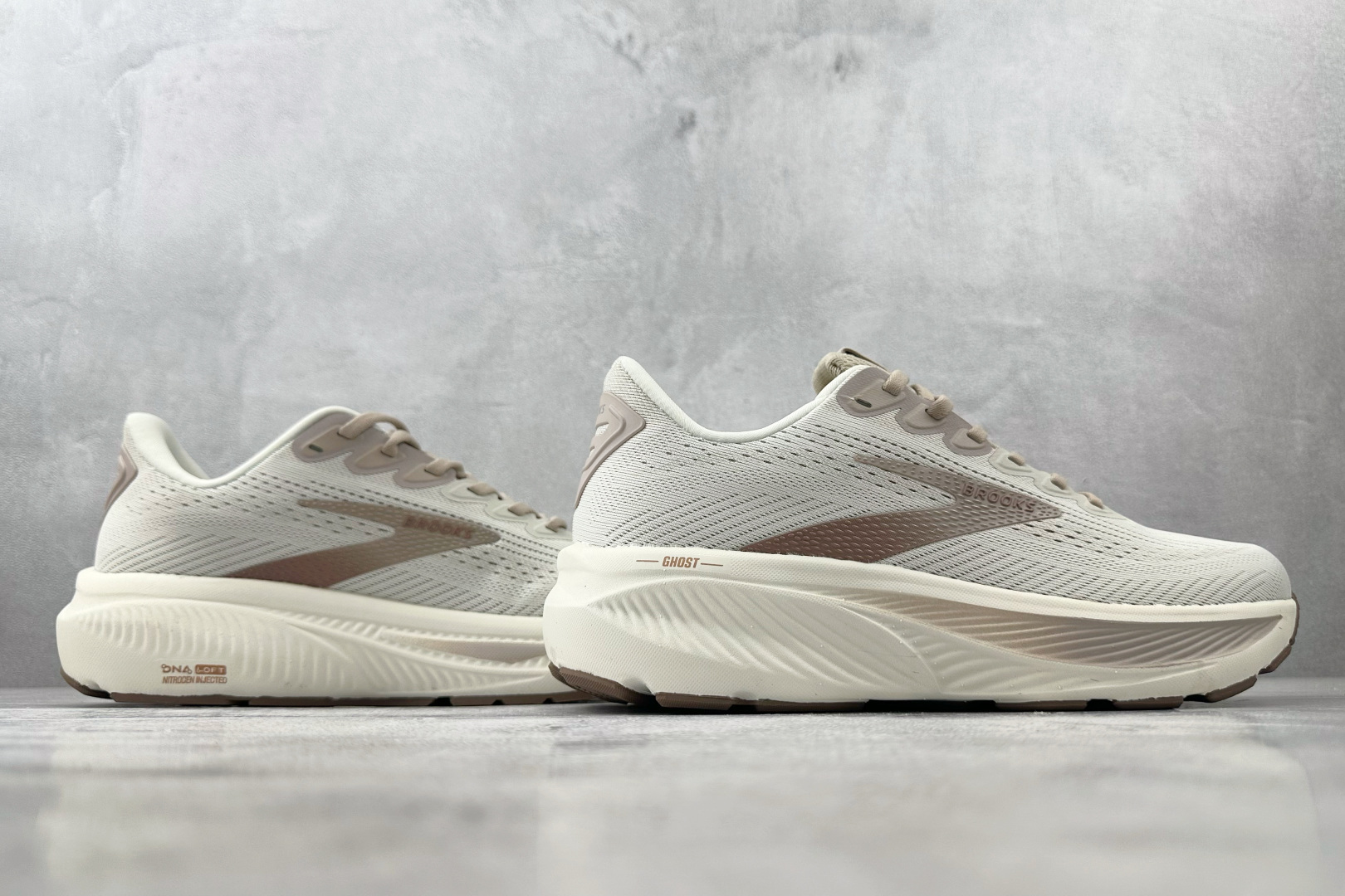 210 Brooks布鲁克斯 Gho 17 灰色 120431-092