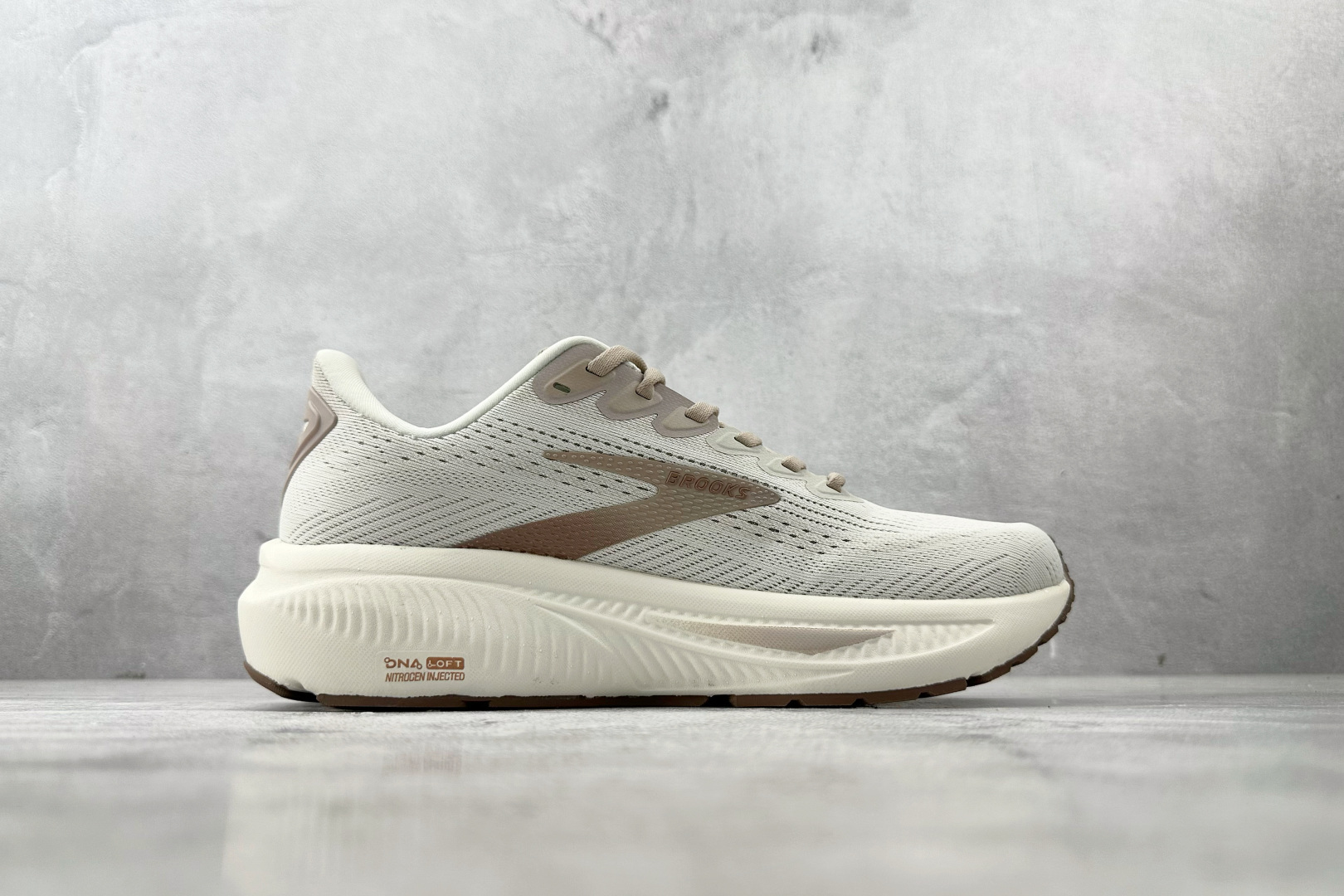 210 Brooks布鲁克斯 Gho 17 灰色 120431-092