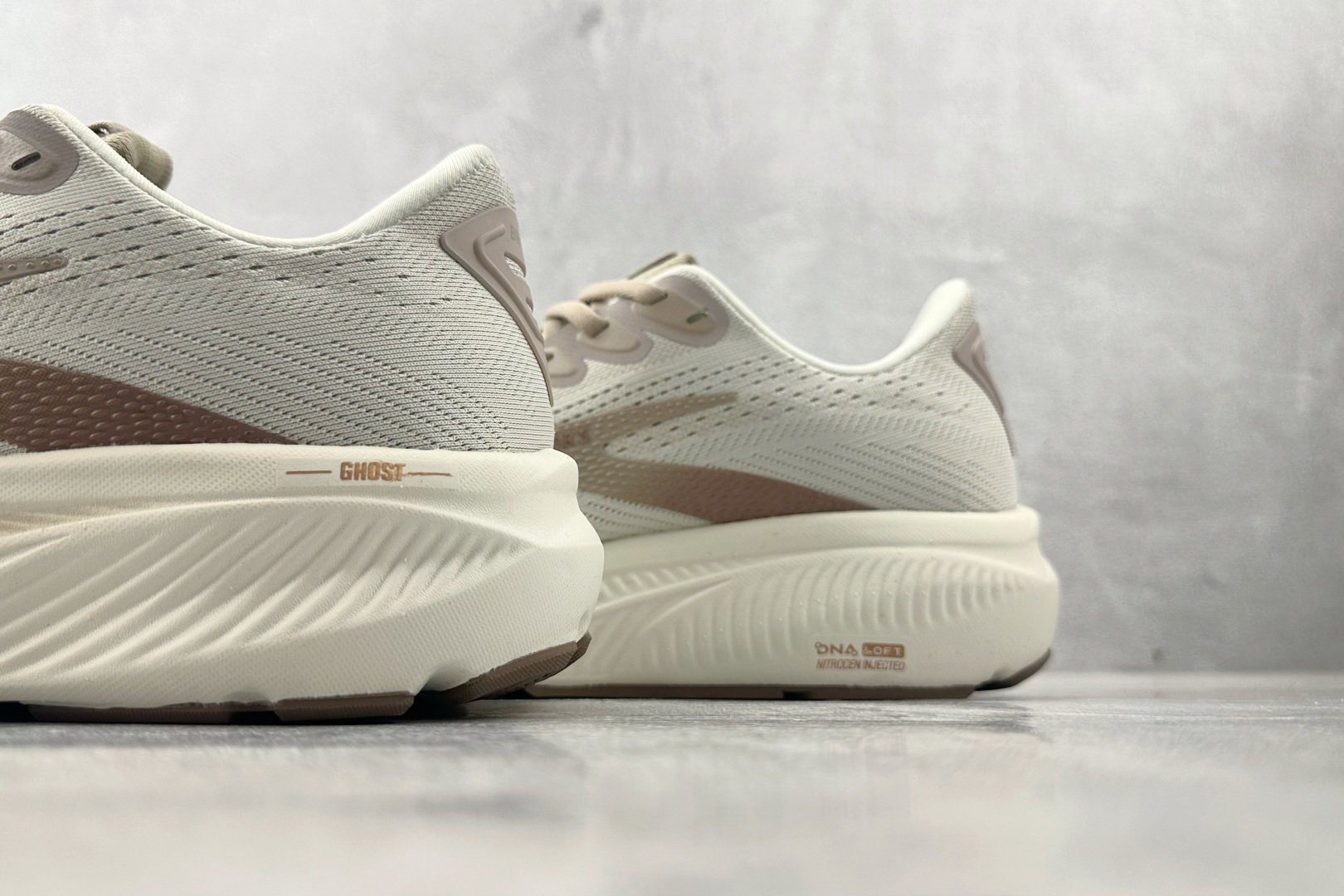 210 Brooks布鲁克斯 Gho 17 灰色 120431-092