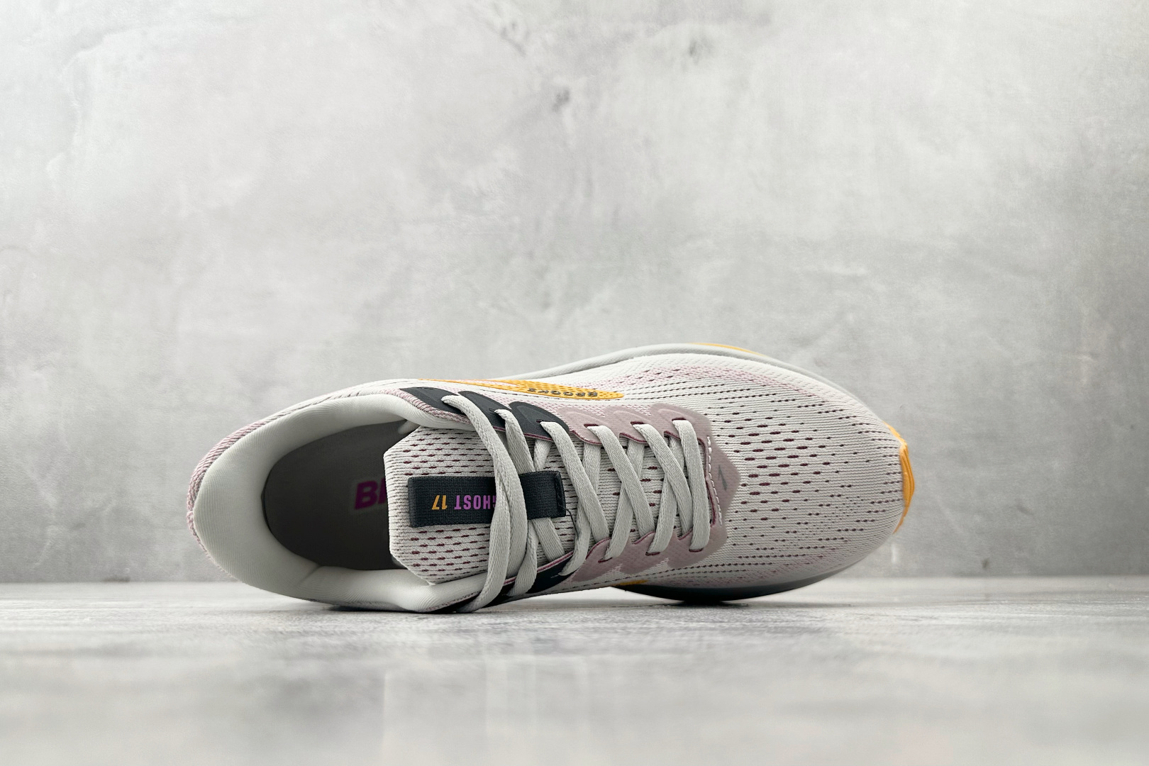 210 Brooks布鲁克斯 Gho 17 灰粉 120431-070