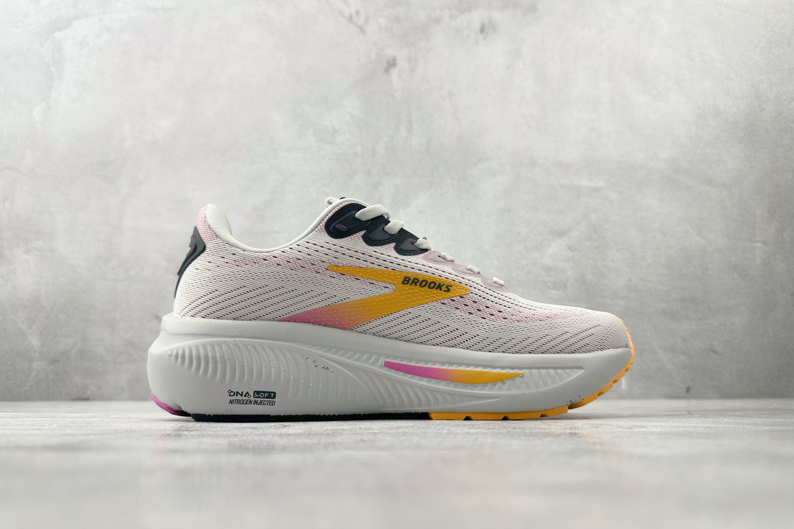 210 Brooks布鲁克斯 Gho 17 灰粉 120431-070