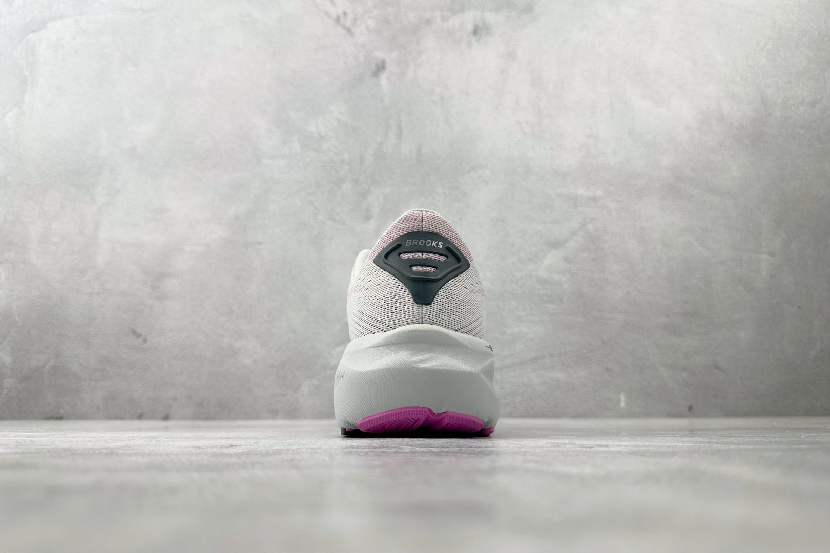 210 Brooks布鲁克斯 Gho 17 灰粉 120431-070