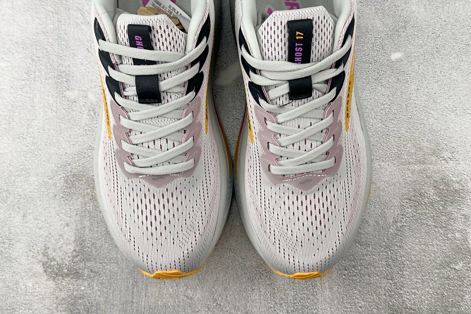 210 Brooks布鲁克斯 Gho 17 灰粉 120431-070