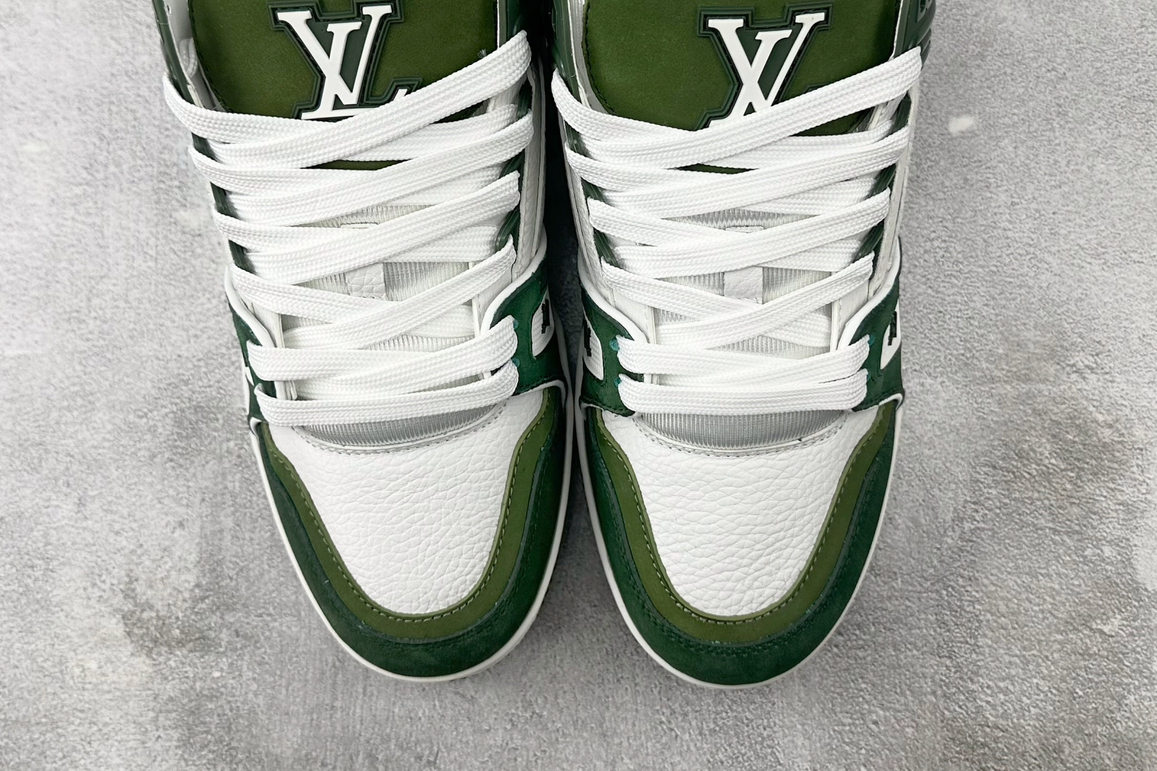 330 LOUIS VUITTON Trainer 绿白 1ABLVR