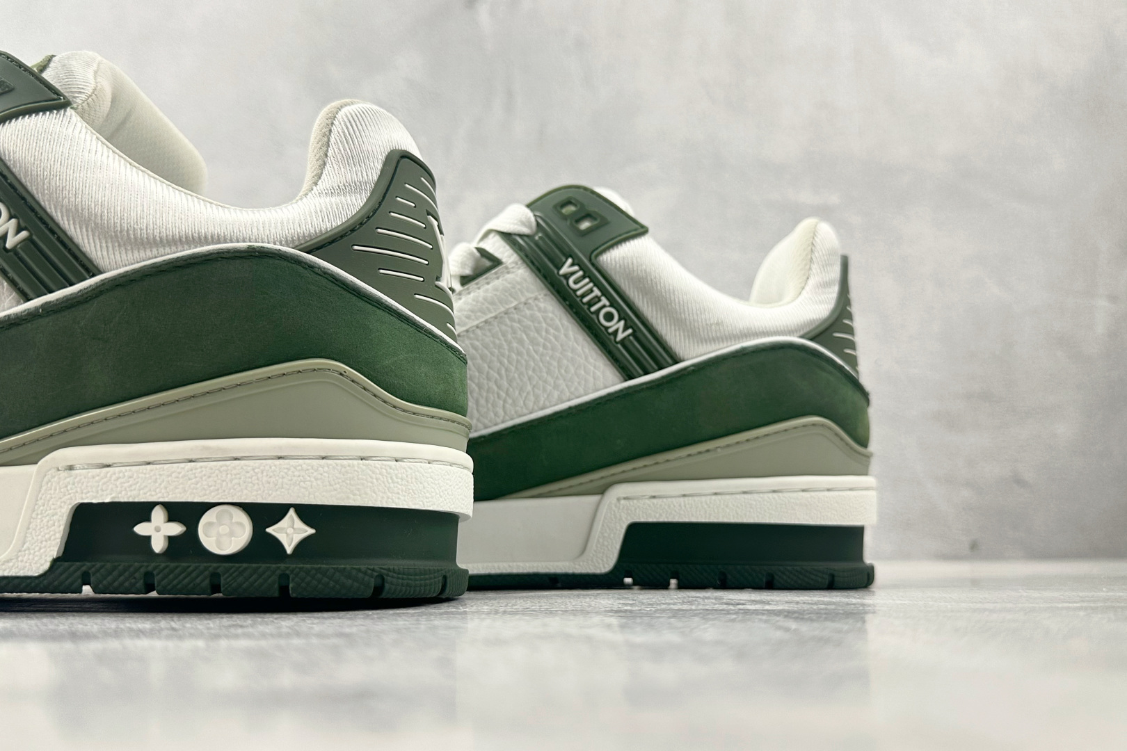 330 LOUIS VUITTON Trainer 绿白 1ABLVR