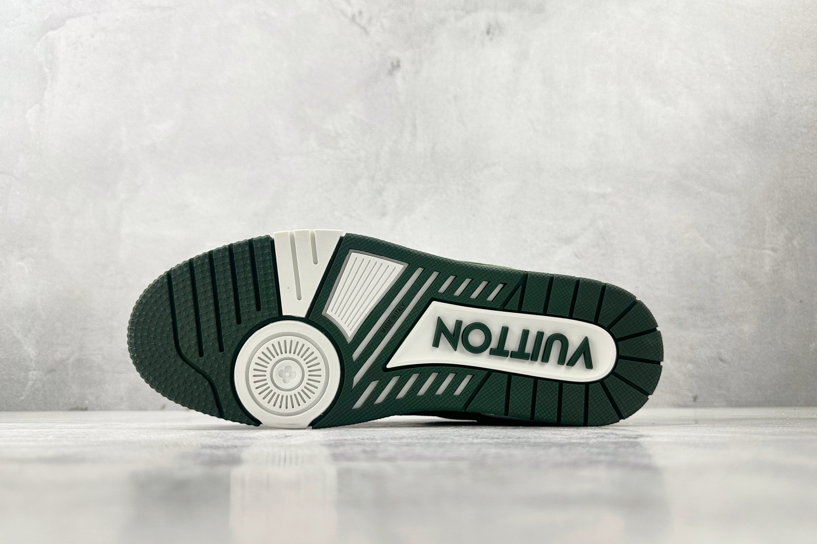 330 LOUIS VUITTON Trainer 绿白 1ABLVR