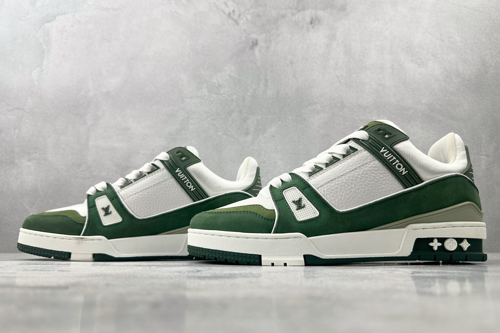 330 LOUIS VUITTON Trainer 绿白 1ABLVR