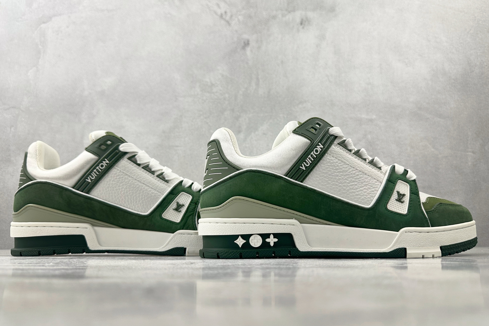 330 LOUIS VUITTON Trainer 绿白 1ABLVR
