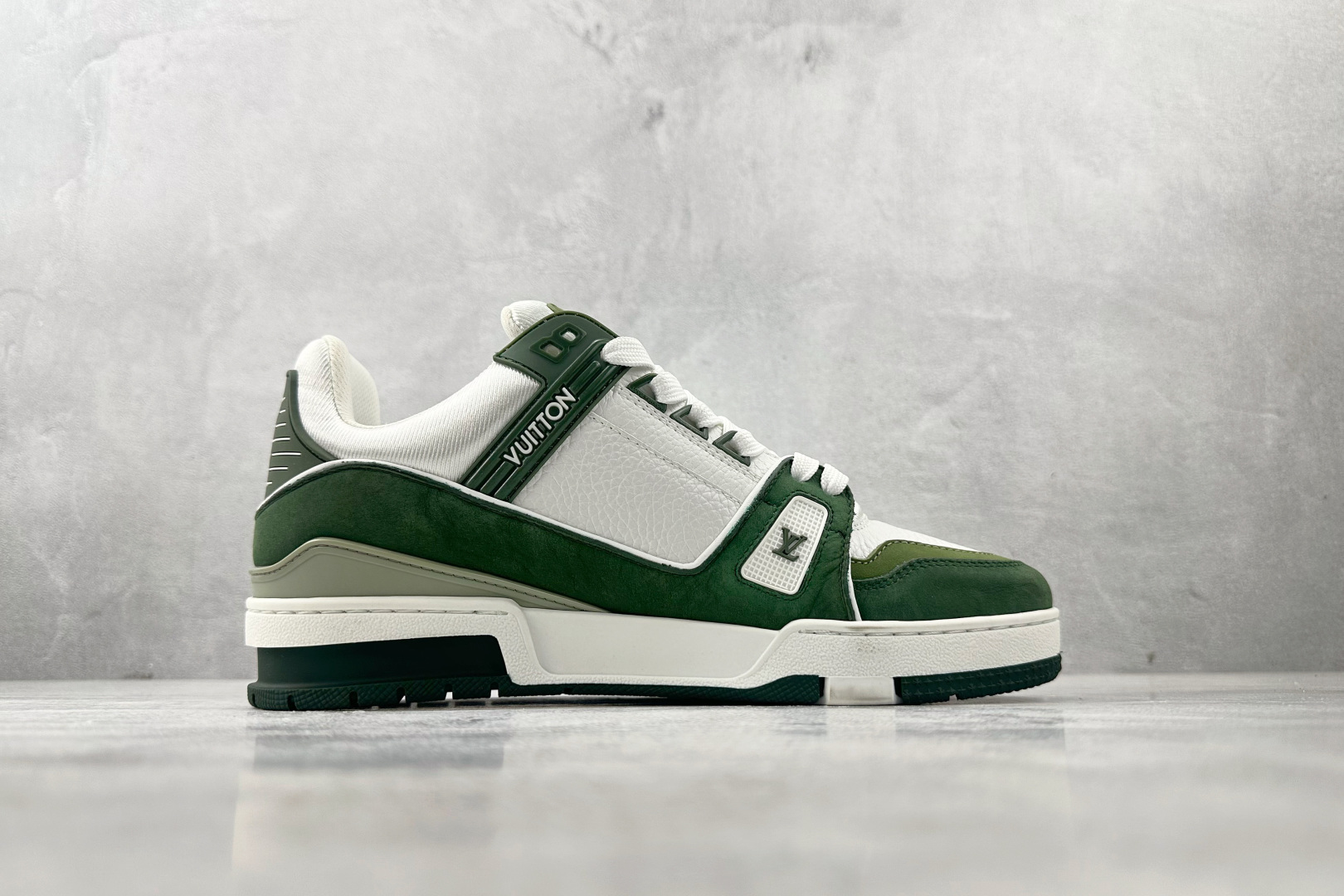 330 LOUIS VUITTON Trainer 绿白 1ABLVR