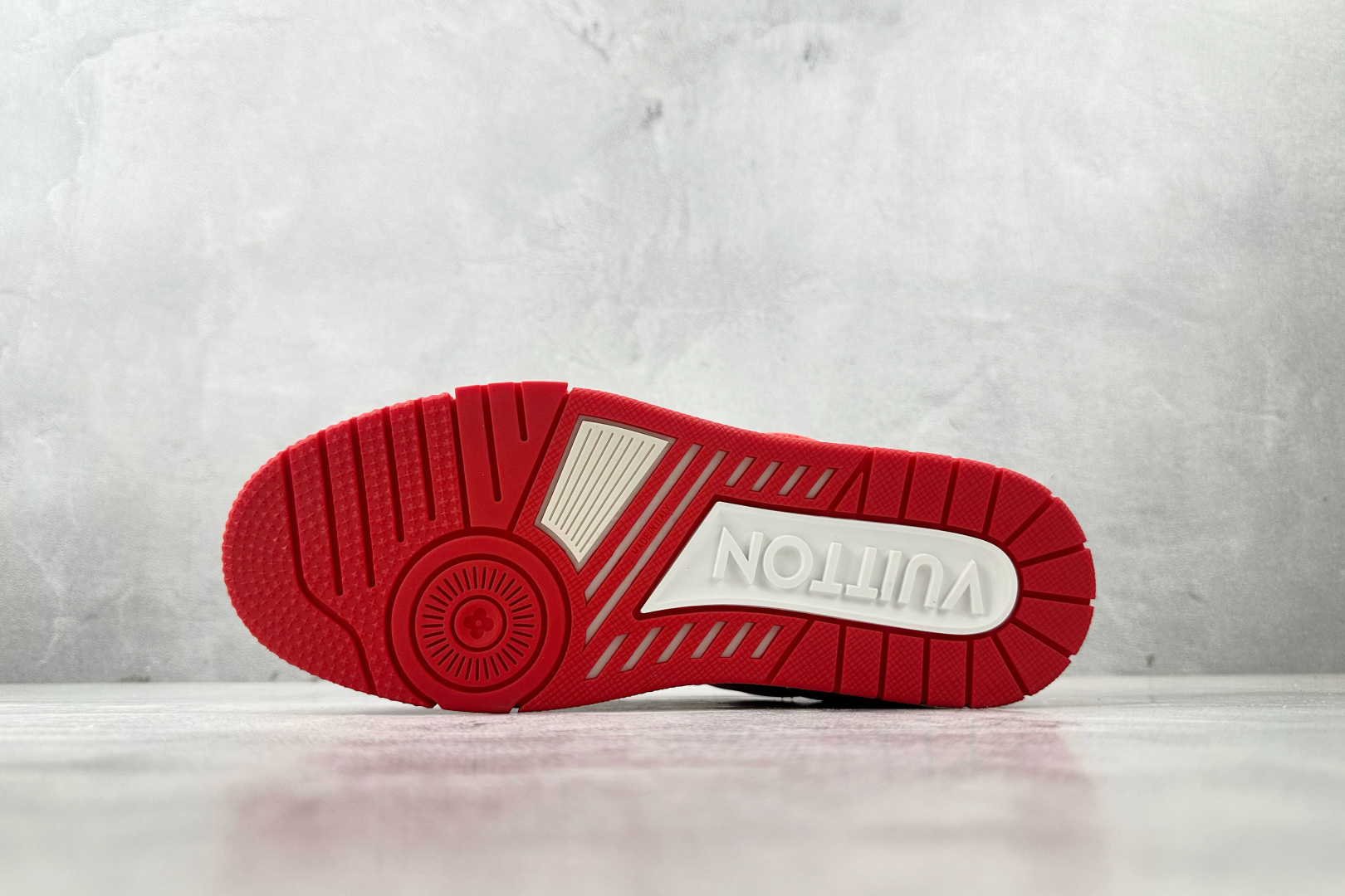 330 LOUIS VUITTON Trainer 红色 1A8PJW