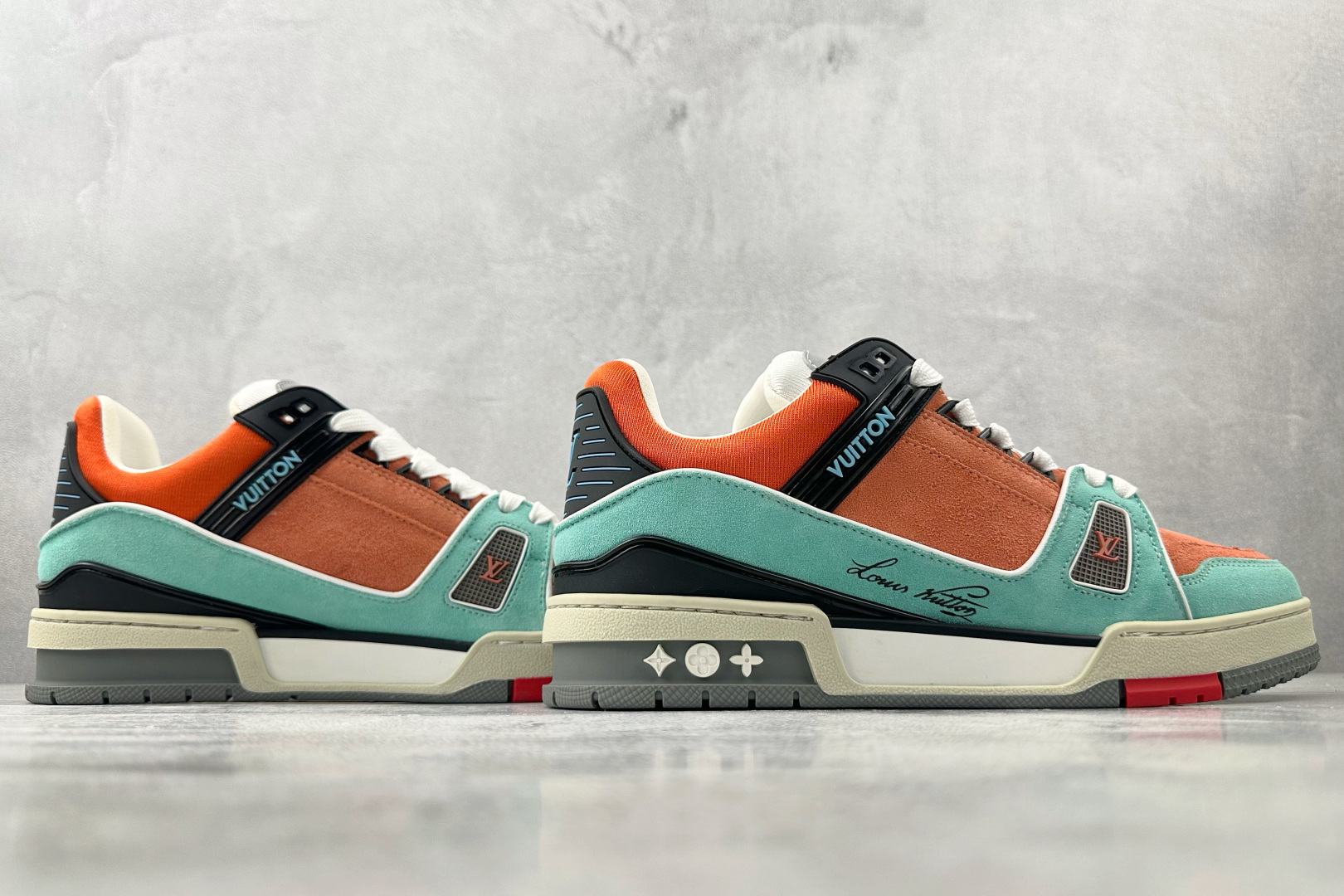 330 LOUIS VUITTON Trainer 粉绿黑 1ACEFV