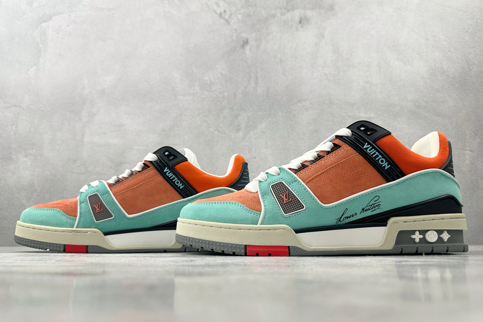 330 LOUIS VUITTON Trainer 粉绿黑 1ACEFV