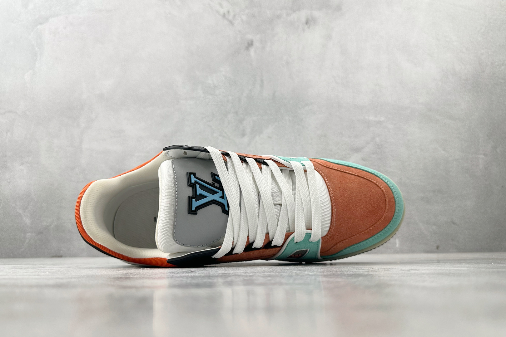 330 LOUIS VUITTON Trainer 粉绿黑 1ACEFV