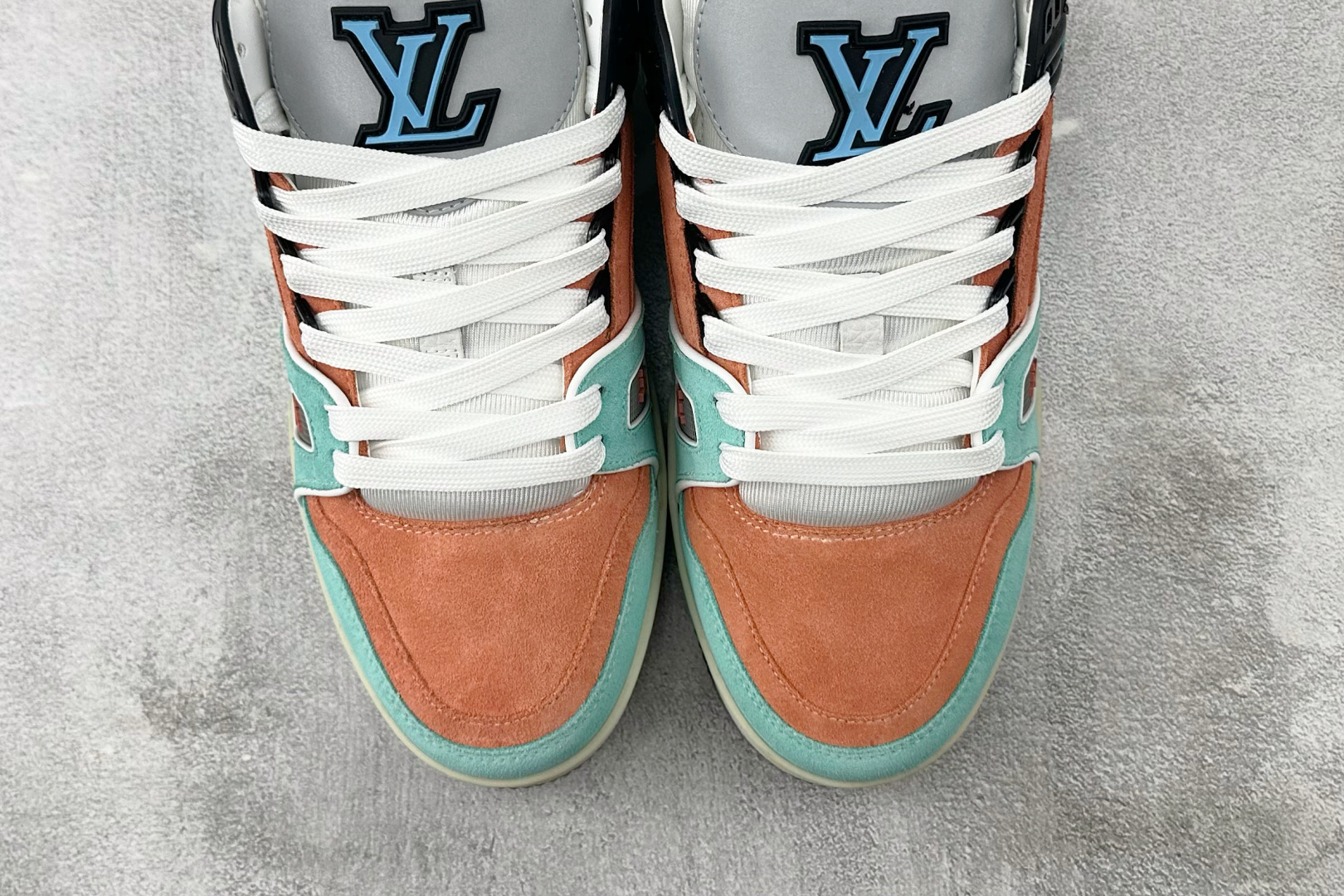 330 LOUIS VUITTON Trainer 粉绿黑 1ACEFV