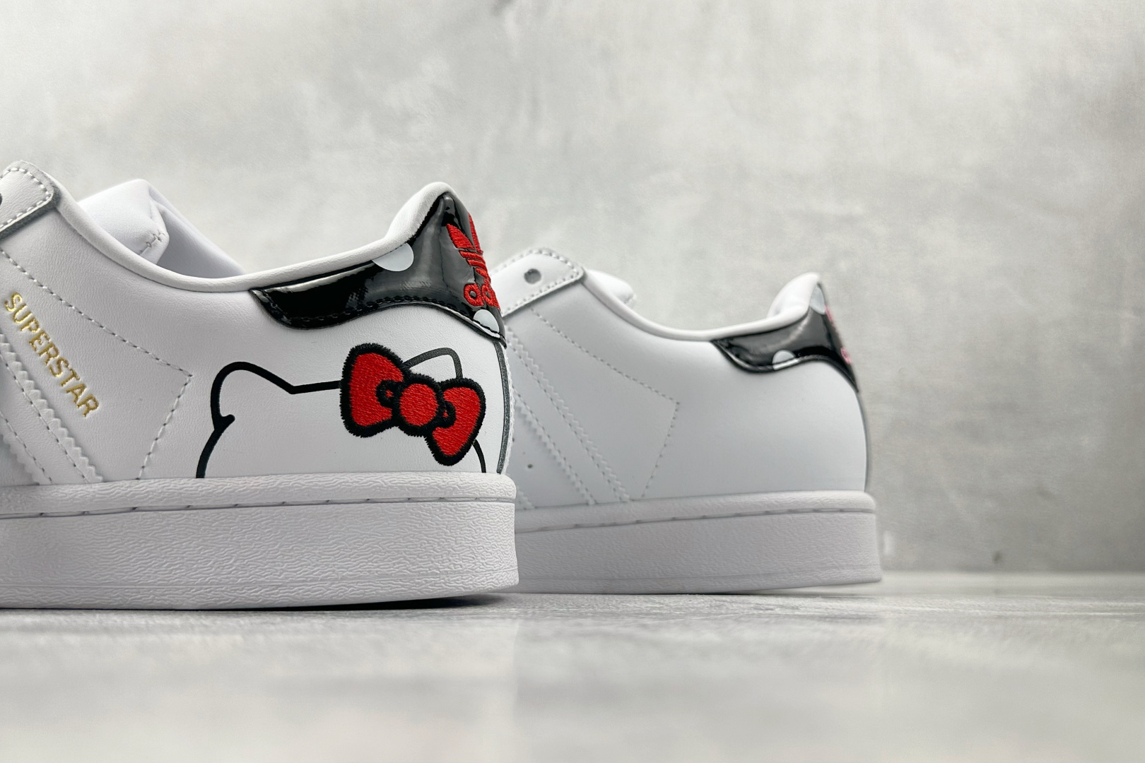 170 平台爆款 Hello Kitty/凯蒂猫 x adidas originals SUPERSTAR 白粉 GW7168