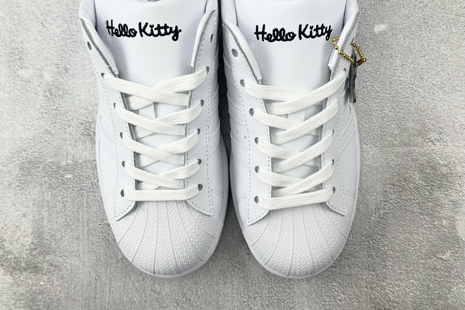 170 平台爆款 Hello Kitty/凯蒂猫 x adidas originals SUPERSTAR 白粉 GW7168