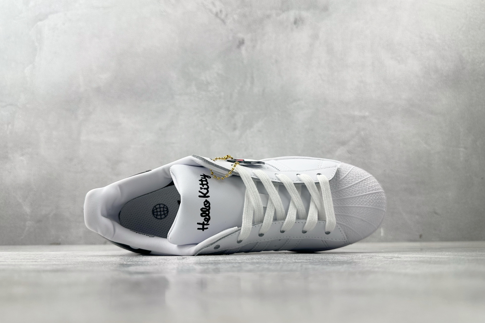 170 平台爆款 Hello Kitty/凯蒂猫 x adidas originals SUPERSTAR 白粉 GW7168