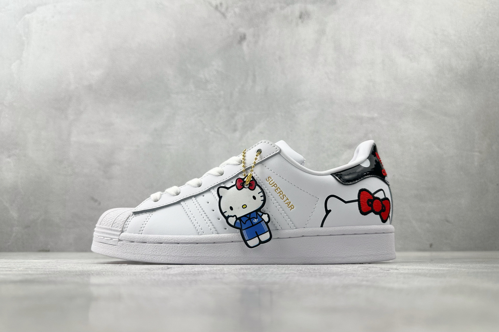 170 平台爆款 Hello Kitty/凯蒂猫 x adidas originals SUPERSTAR 白粉 GW7168