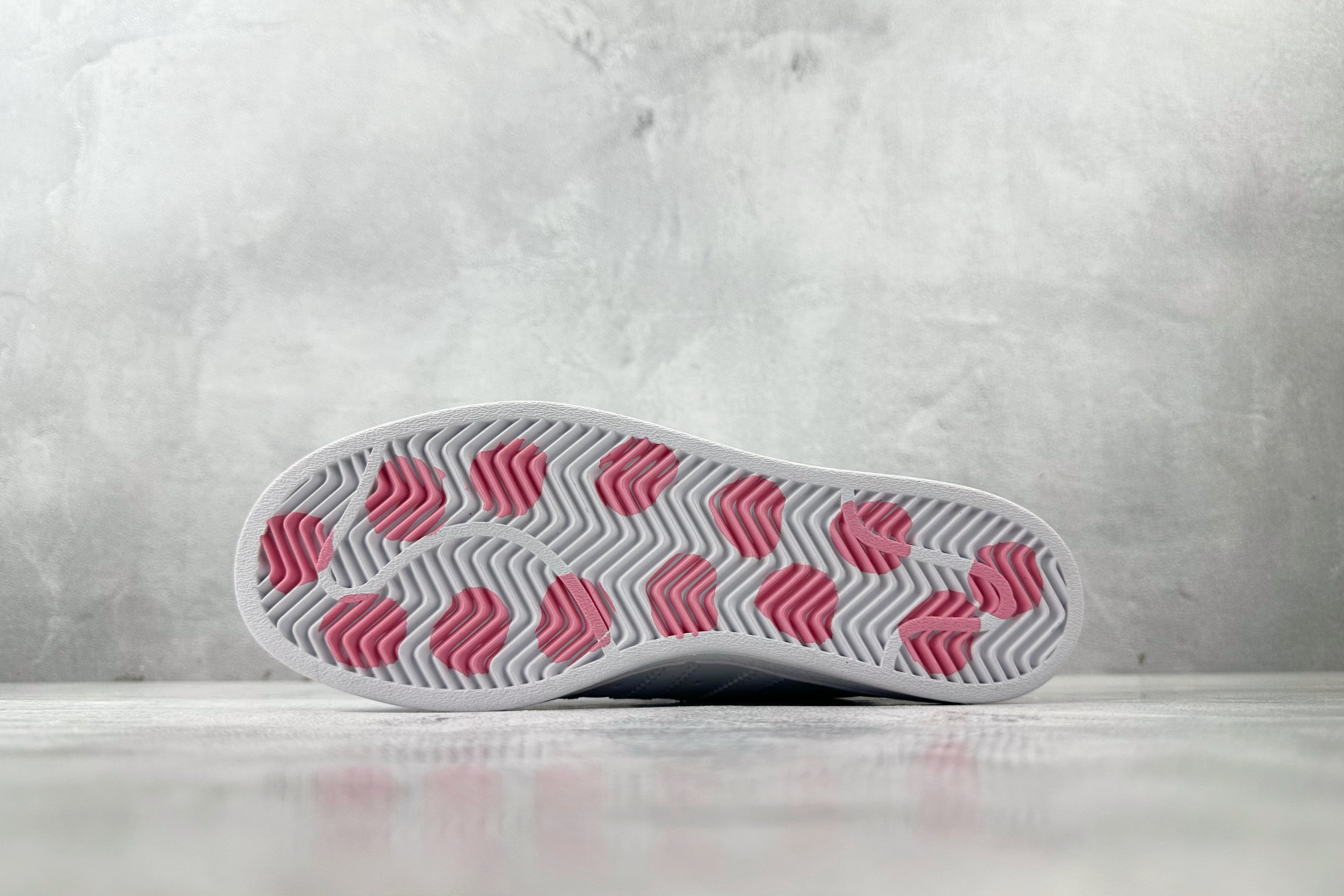 170 平台爆款 Hello Kitty/凯蒂猫 x adidas originals SUPERSTAR 白粉 GW7168