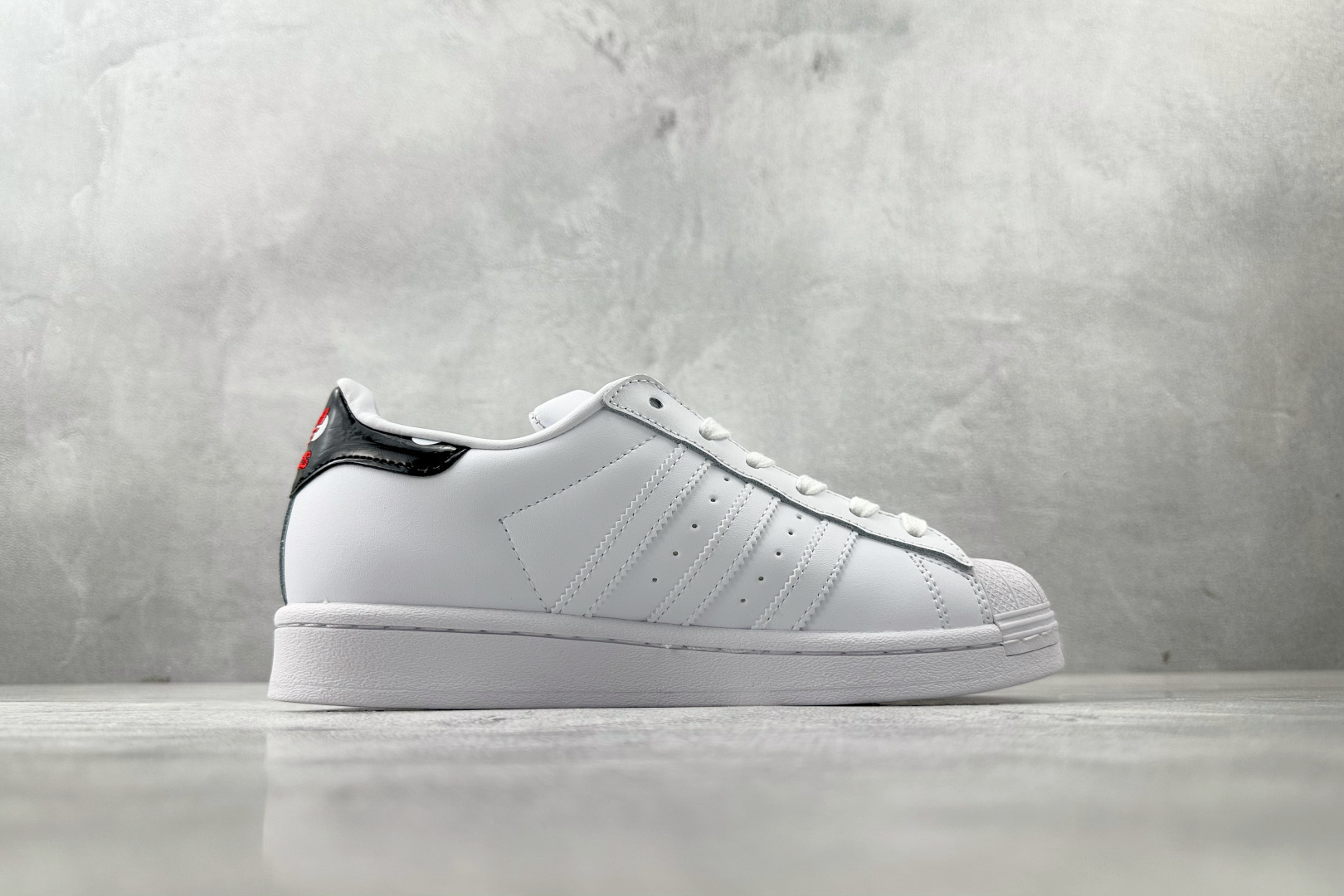 170 平台爆款 Hello Kitty/凯蒂猫 x adidas originals SUPERSTAR 白粉 GW7168