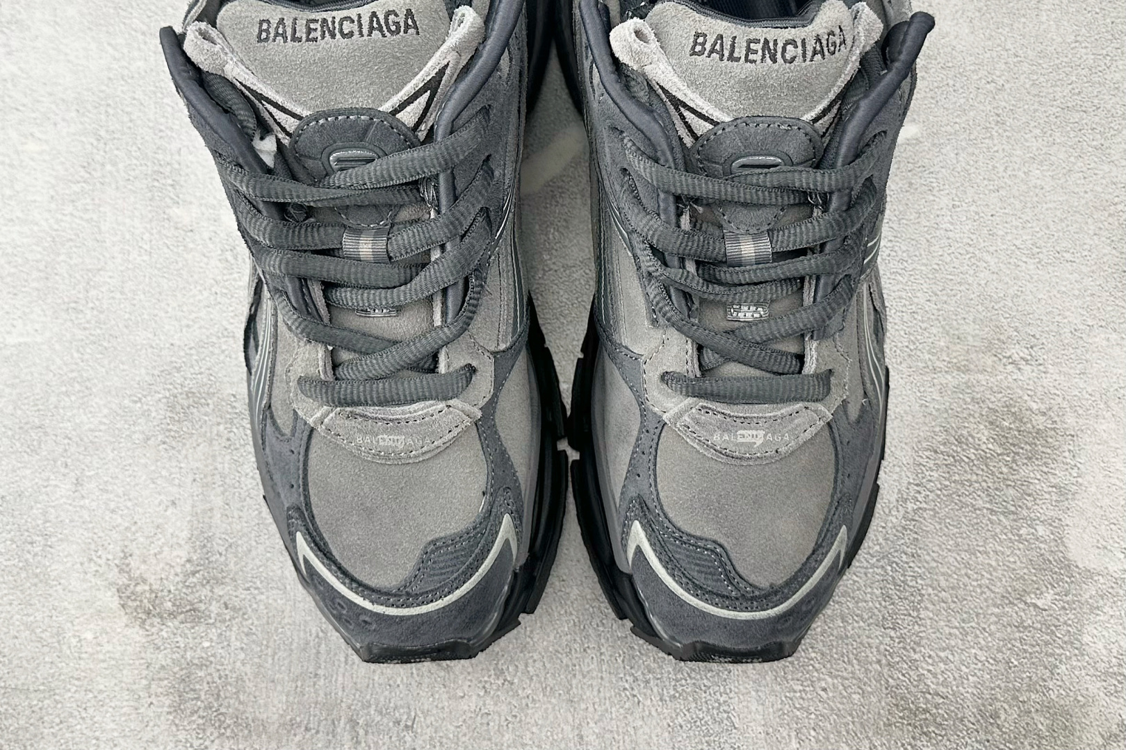 580 代购版 Balenciaga巴黎世家 Runner 灰色 772767WRNSD