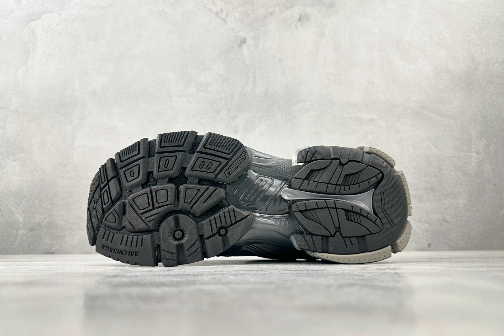 580 代购版 Balenciaga巴黎世家 Runner 灰色 772767WRNSD