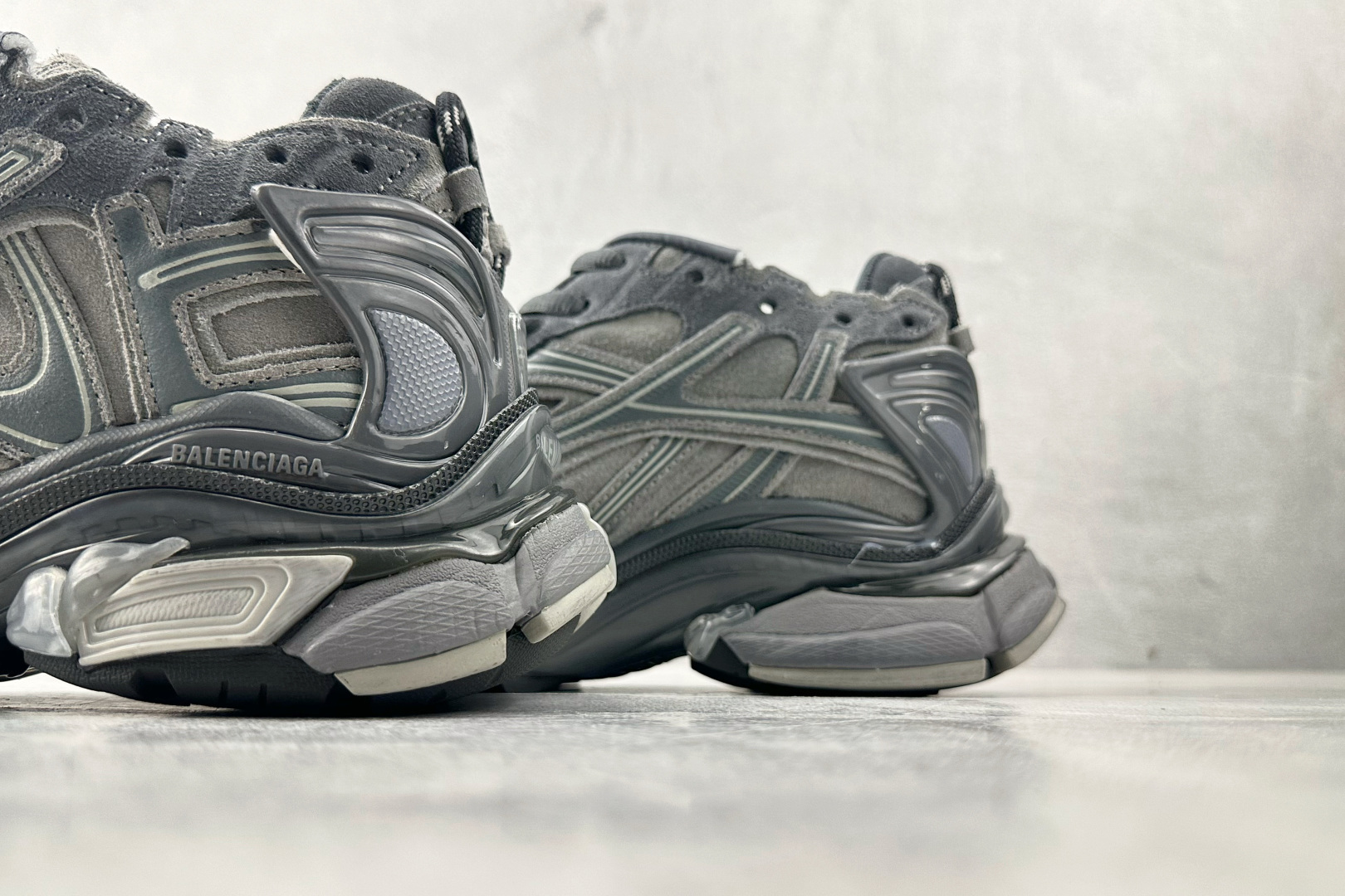 580 代购版 Balenciaga巴黎世家 Runner 灰色 772767WRNSD