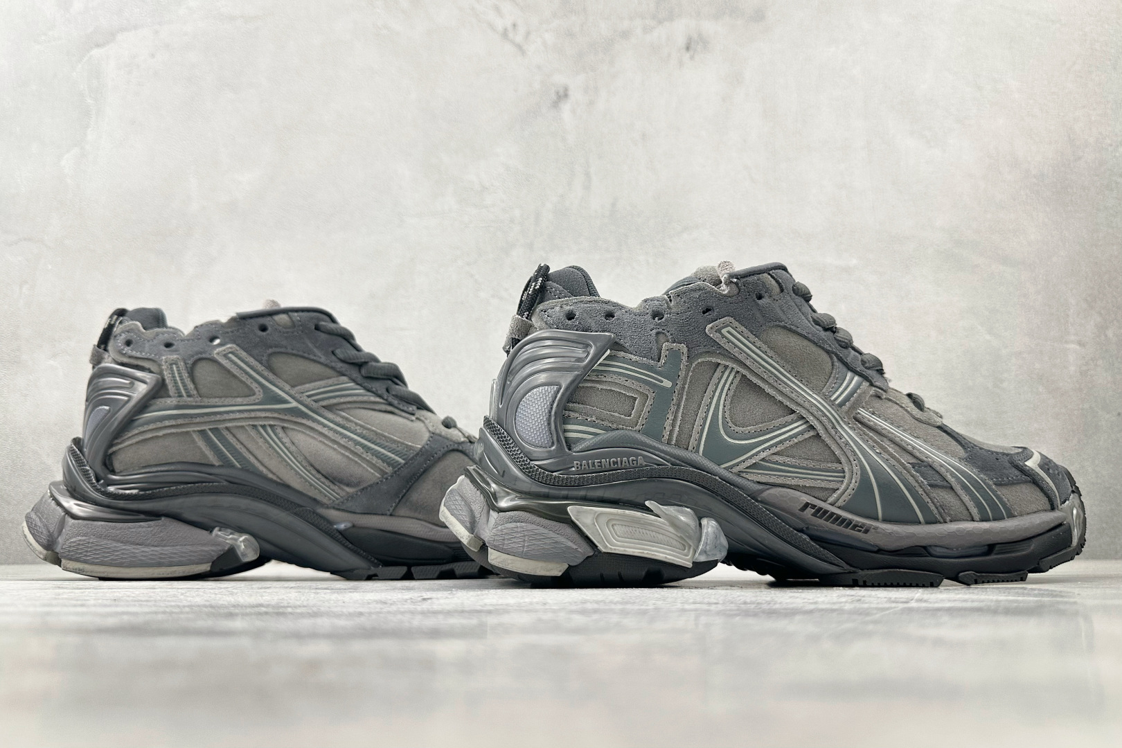 580 代购版 Balenciaga巴黎世家 Runner 灰色 772767WRNSD