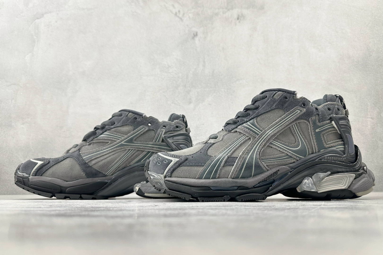 580 代购版 Balenciaga巴黎世家 Runner 灰色 772767WRNSD