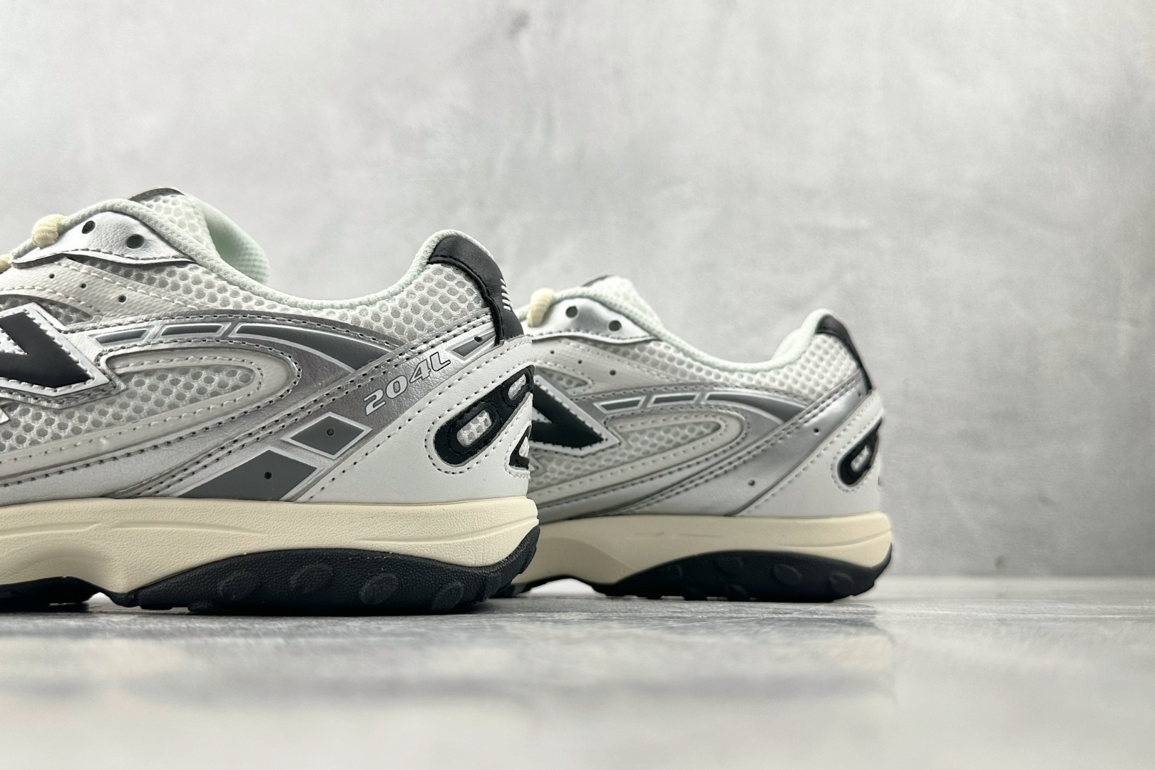 250 New Balance 204L 白银色 U204LSWD-Chinese UA Cheap High Quatity Brand Clothes Bags handbags Sneakers wholesale wholesaler seller from China Factory suppliers Fashion Clothing Shoes best Quality Beautiful Price 250 New Balance 204L 白银色 U204LSWD