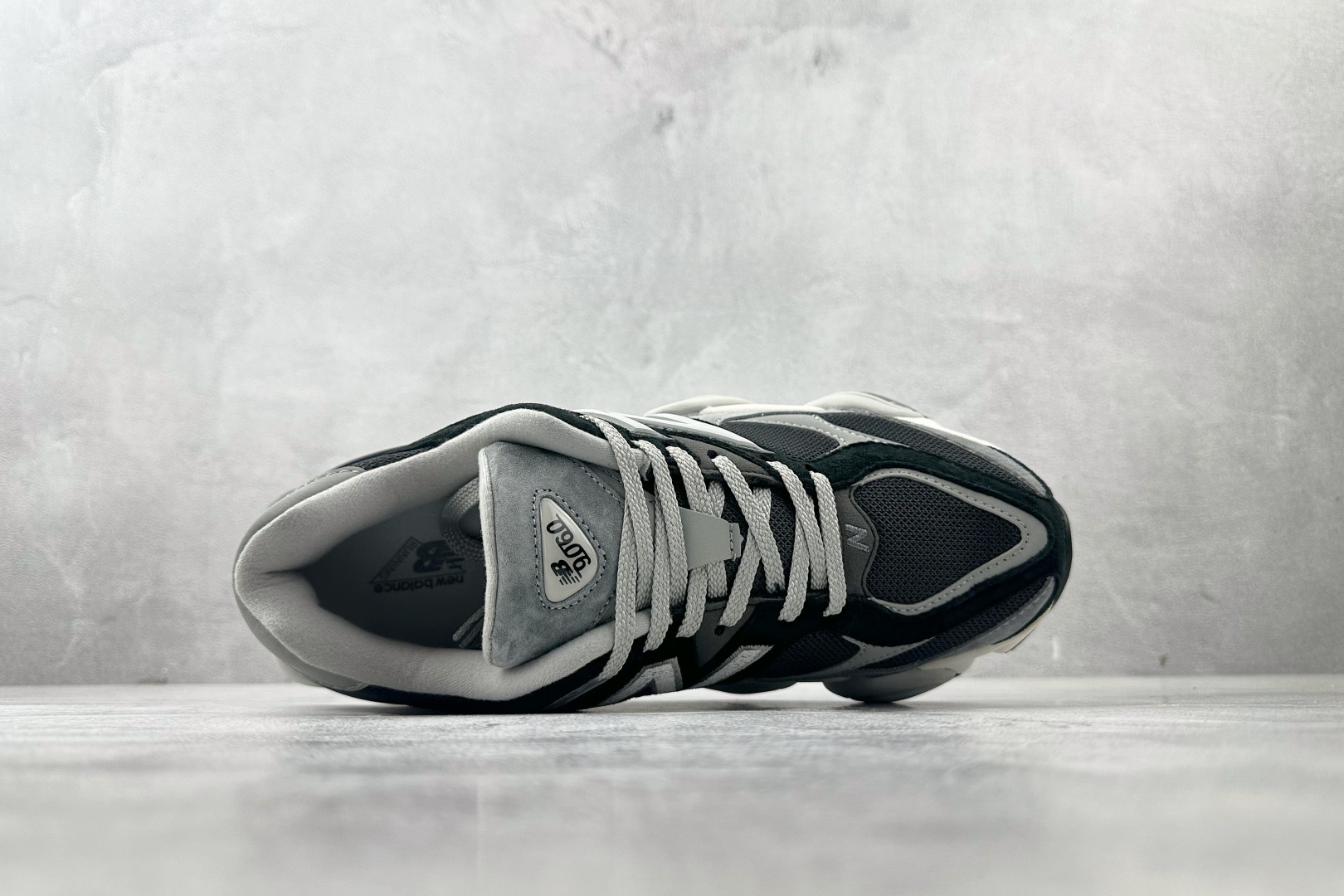 New Balance NB 9060 黑灰色货号：U9060JBD尺码：36 36.5 37.5 38