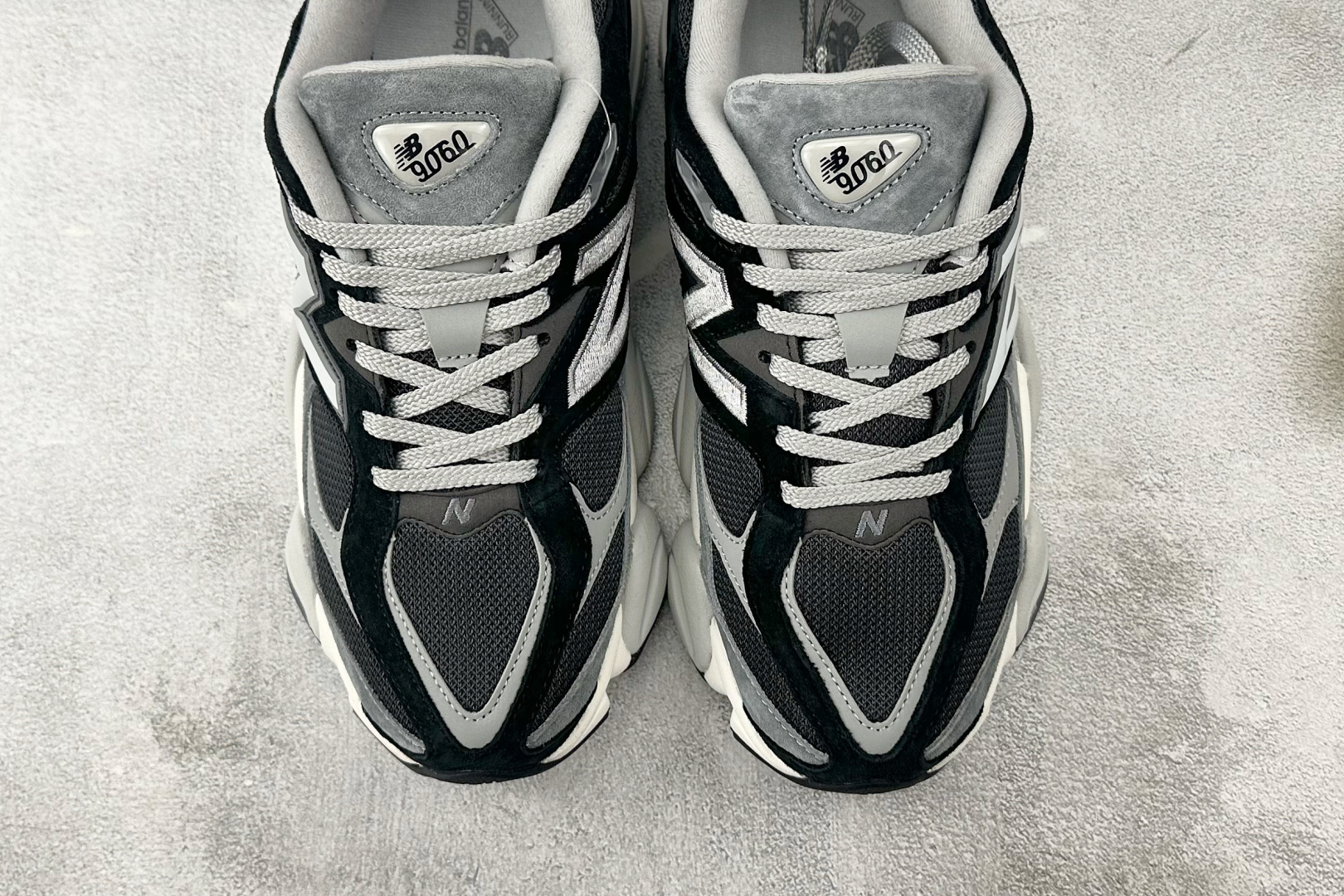 New Balance NB 9060 黑灰色货号：U9060JBD尺码：36 36.5 37.5 38
