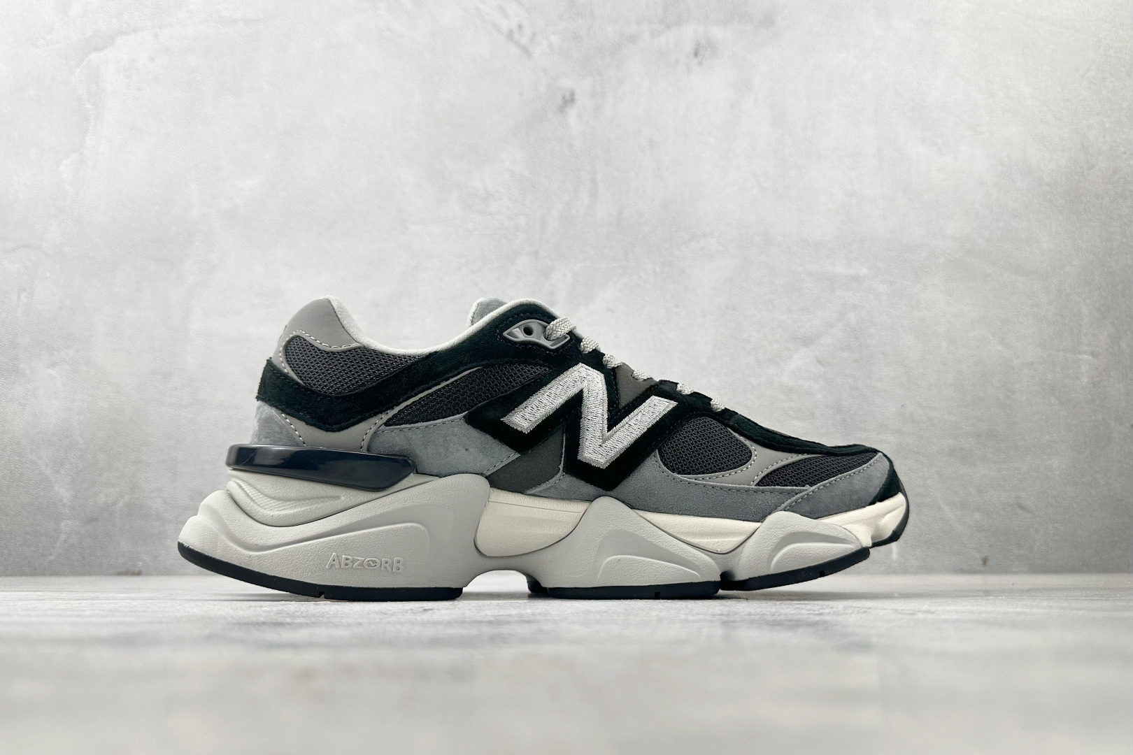 New Balance NB 9060 黑灰色货号：U9060JBD尺码：36 36.5 37.5 38