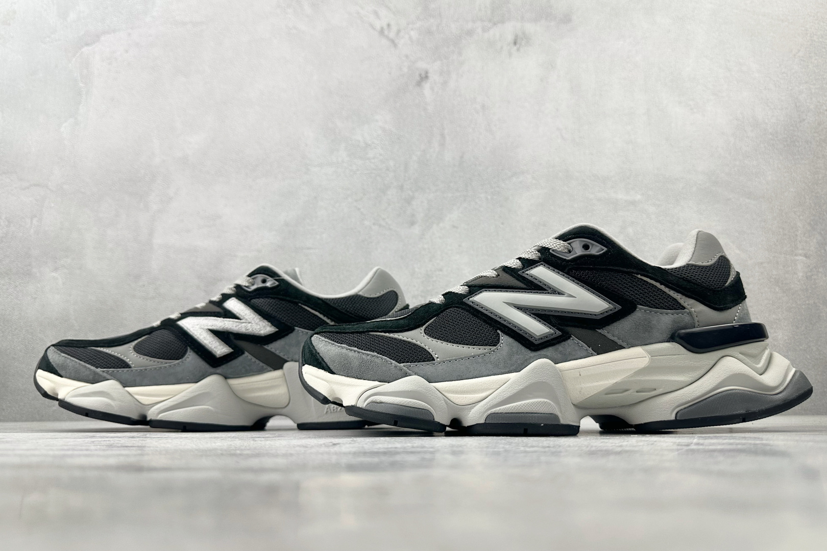 New Balance NB 9060 黑灰色货号：U9060JBD尺码：36 36.5 37.5 38