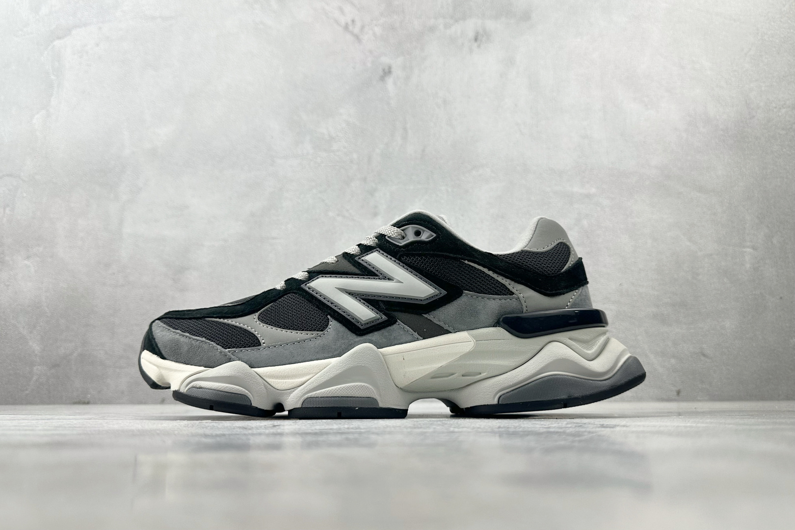 New Balance NB 9060 黑灰色货号：U9060JBD尺码：36 36.5 37.5 38